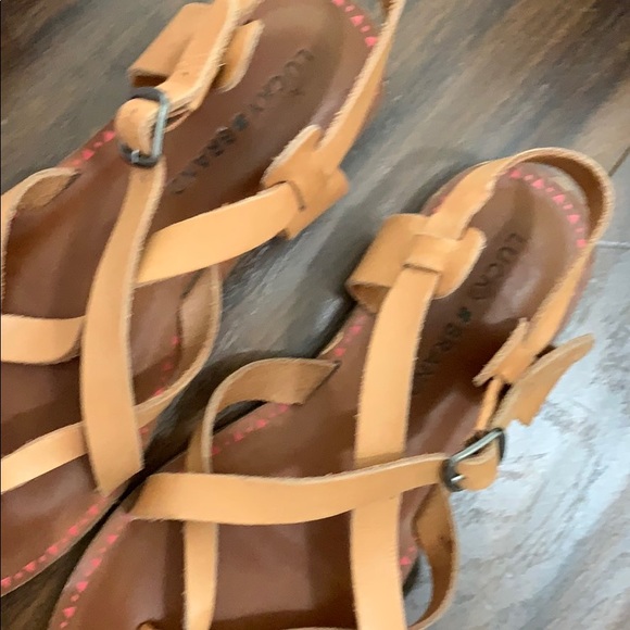 Lucky Brand tan sandals - Picture 3 of 3
